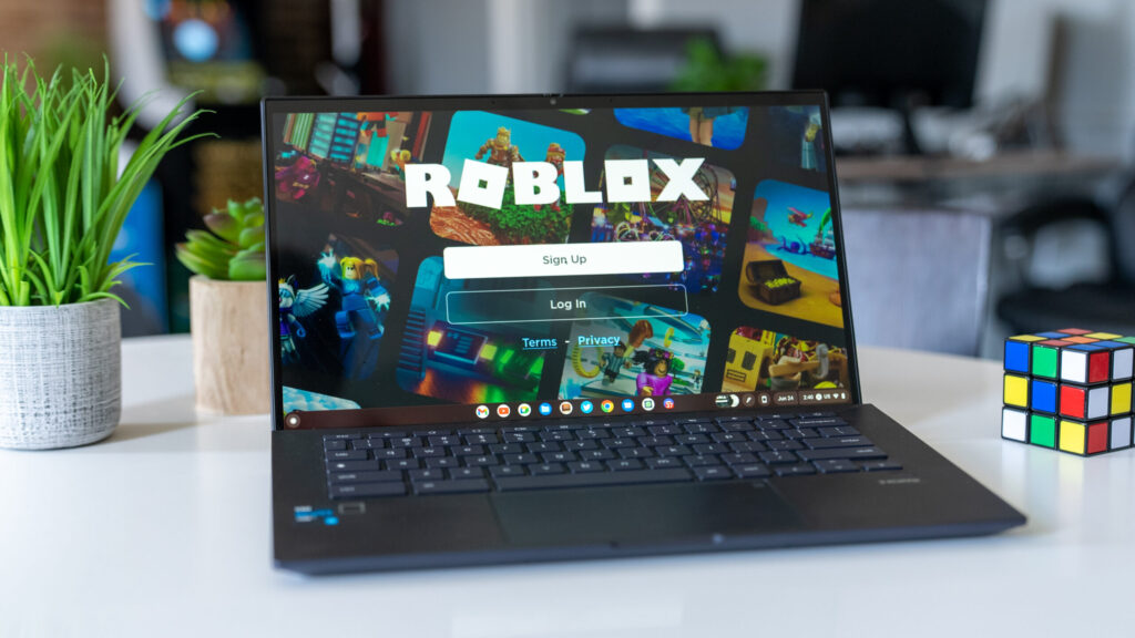 Cómo jugar Roblox en Chromebook o MacBook sin problemas en 2025